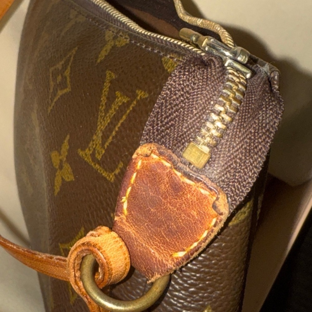 Louis Vuitton Pochette Vintage Brown Monogram leather Shoulder bag 

Offers - Picture 9 of 14